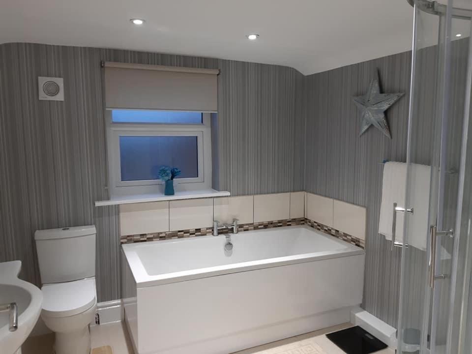 The New Accommodation Free Complementary Breakfast Tibshelf Kültér fotó
