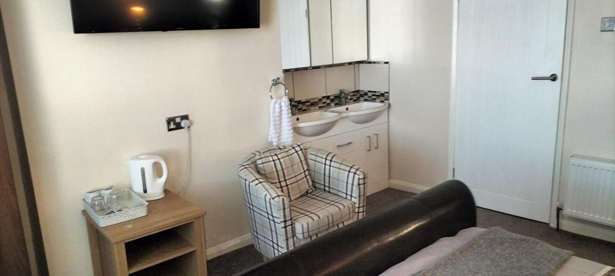 The New Accommodation Free Complementary Breakfast Tibshelf Szoba fotó