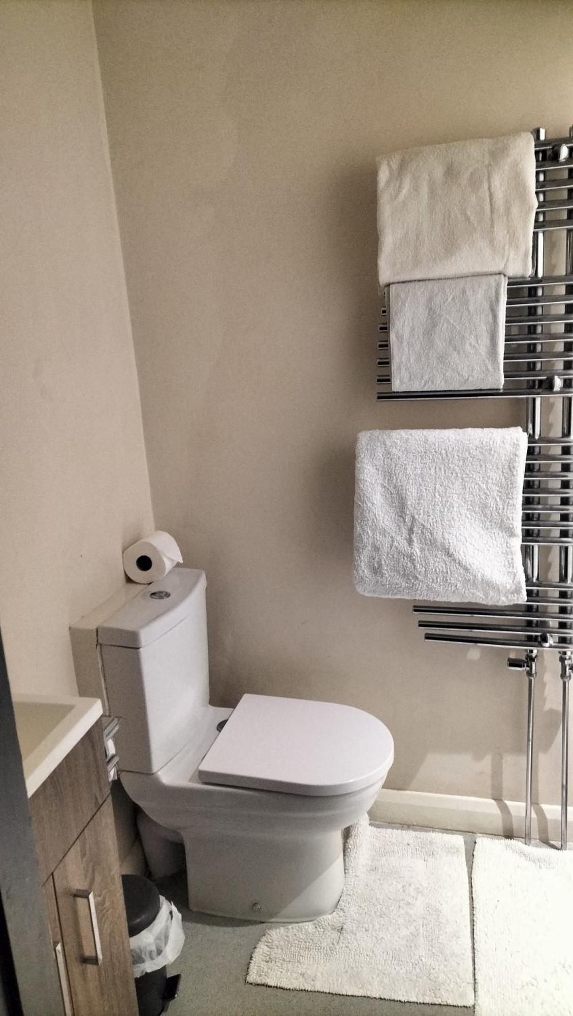 The New Accommodation Free Complementary Breakfast Tibshelf Szoba fotó